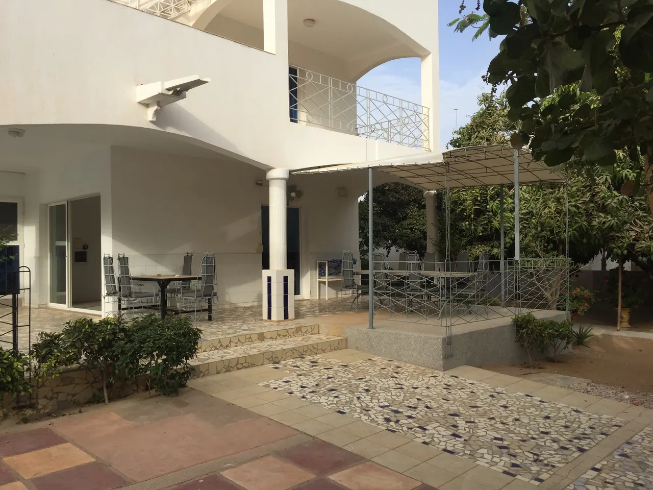 Terrasse avec coin repas extérieur